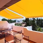 Blue & Yellow Penthouse With Terrace At Balaia Mar شقة